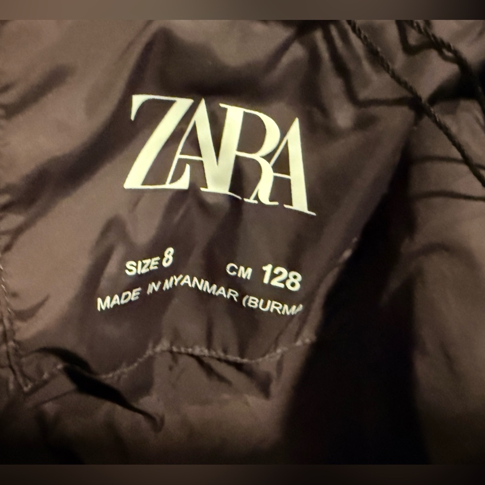 Zara faux fur hooded jacket featuring a ribbed hem and a front zipper - Picture 5 of 5